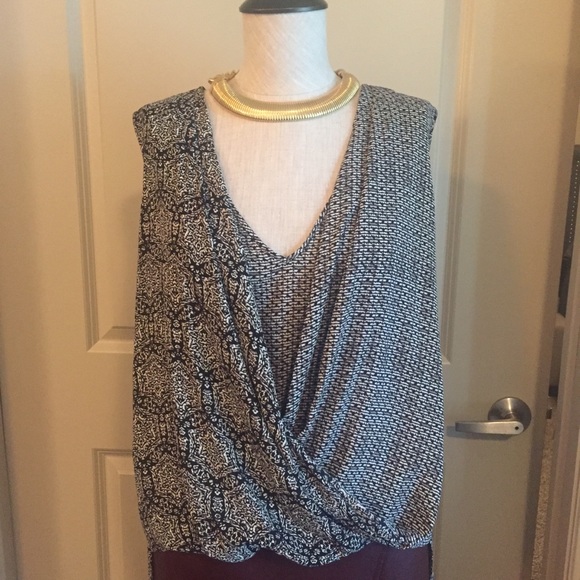 BCBG Meaghan printed wrap top - Picture 4 of 7